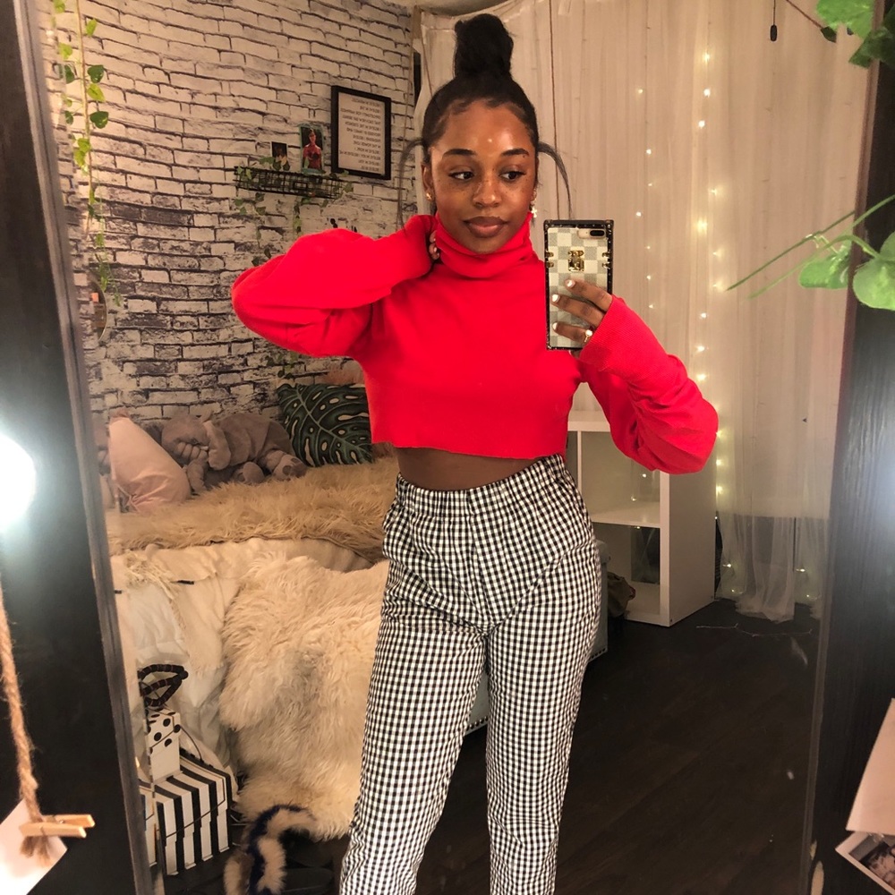 RED TURTLENECK CROP SWEATER